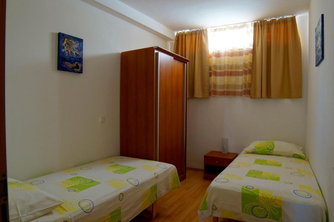 Apartment Darko Подстрана Екстериор снимка