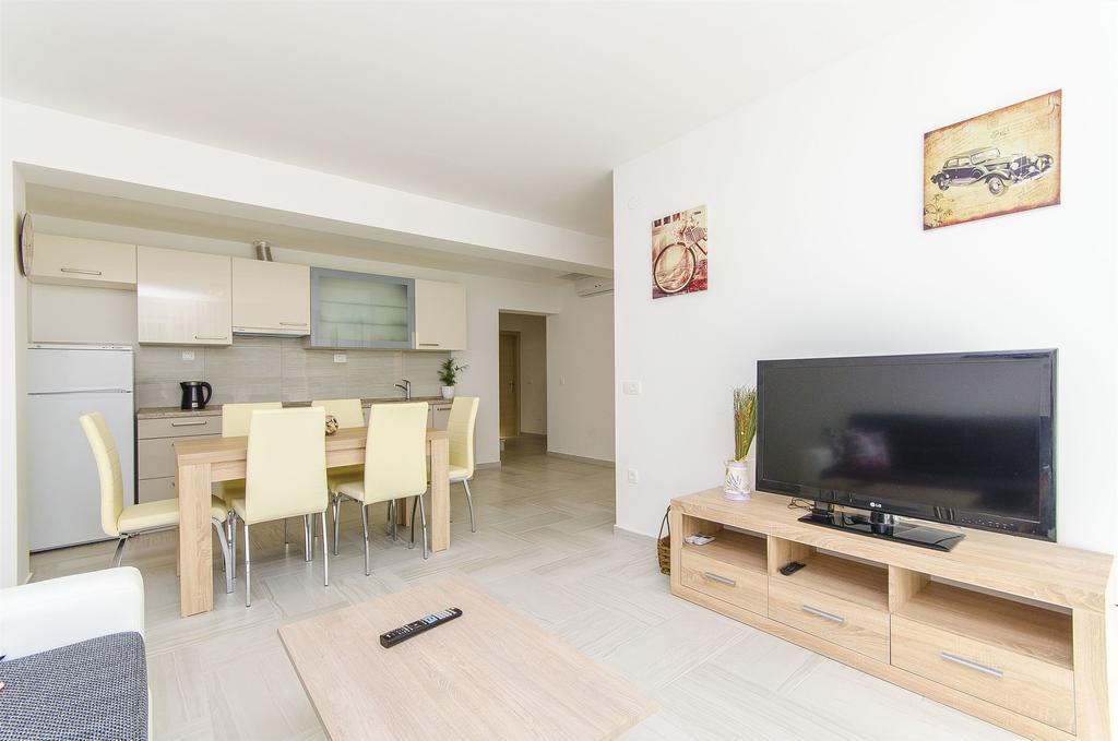 Apartment Darko Подстрана Екстериор снимка