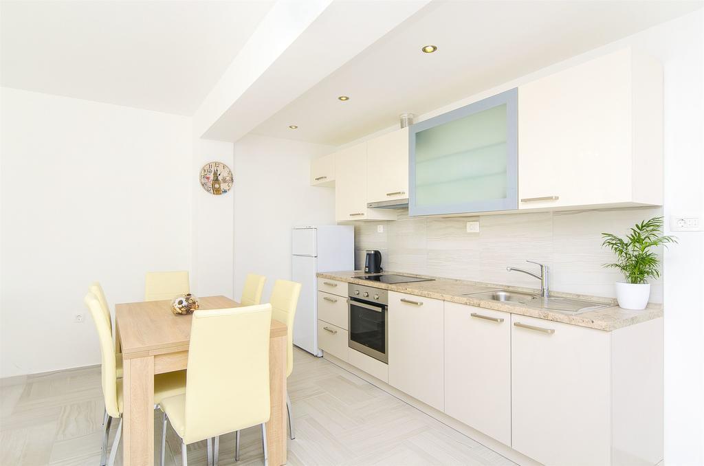 Apartment Darko Подстрана Екстериор снимка