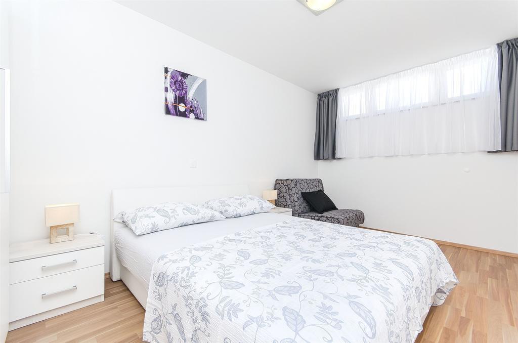 Apartment Darko Подстрана Екстериор снимка