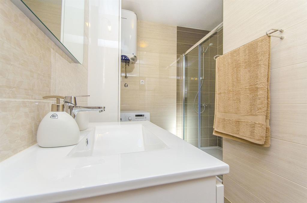 Apartment Darko Подстрана Екстериор снимка