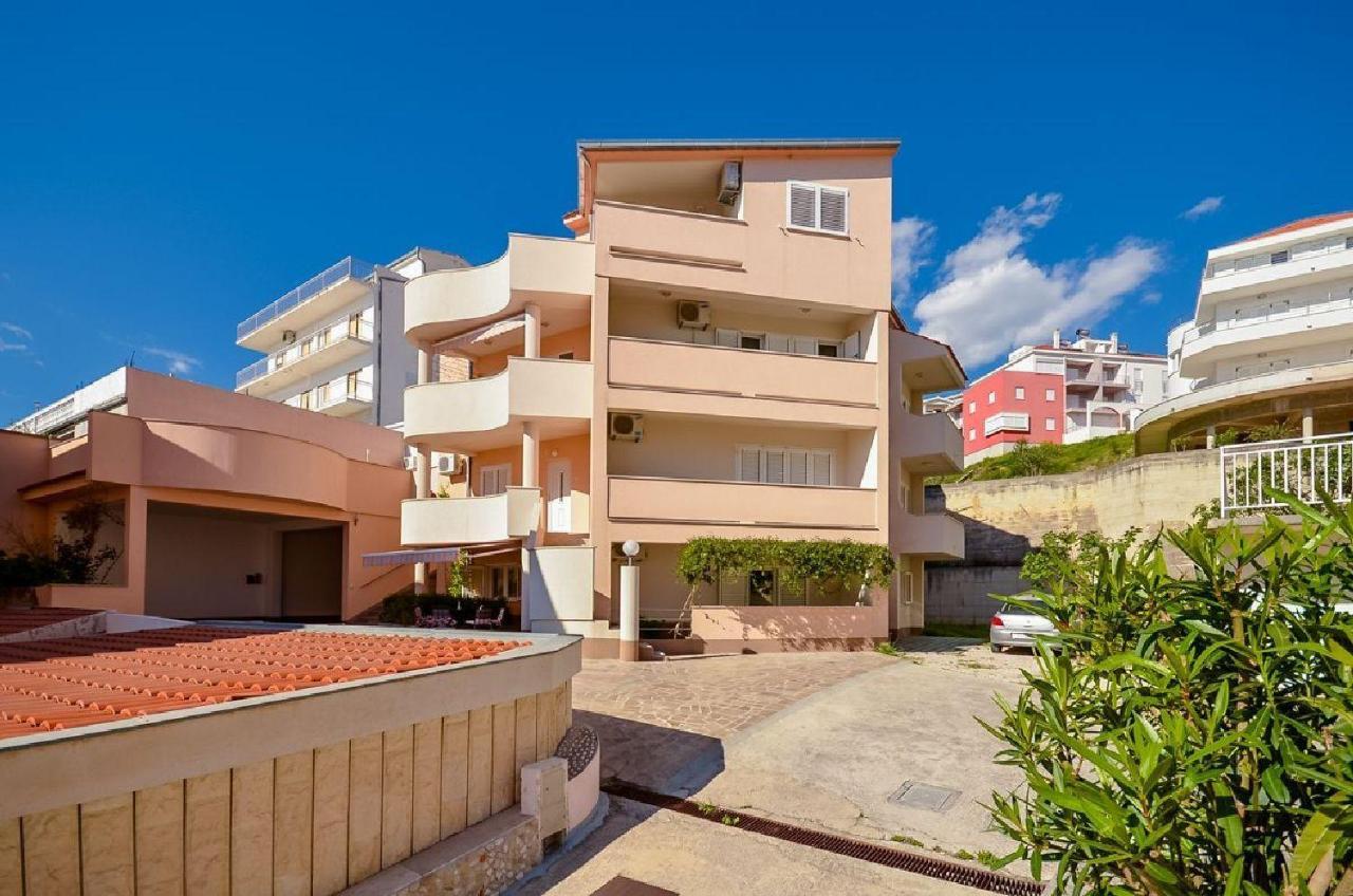 Apartment Darko Подстрана Екстериор снимка
